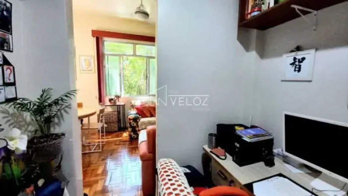Apartamento - / Residencial / Glória