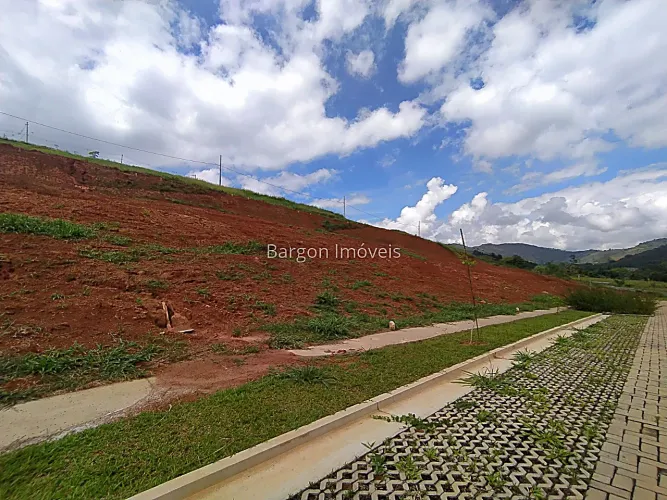 Excelente lote com 300 metros quadrados a venda no Condomínio Estrela do Lago em Juiz de F