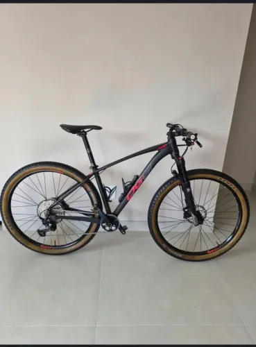 Vendo OGGI Big Wheel 7.4 2021, tamanho 17 (M), muito bem cuidada