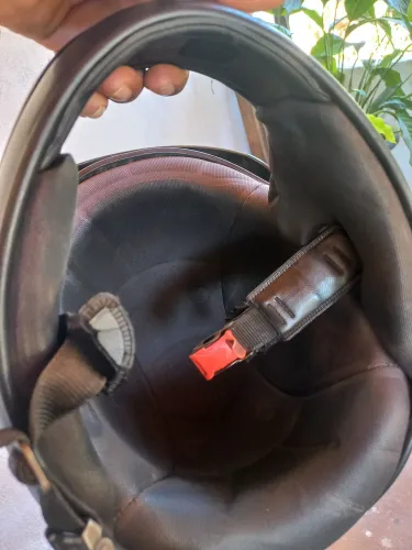 Vendo ou troco capacete San marino,semi novo,por capacete aberto.110 pra sair logo. T:60