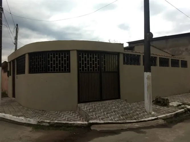 CASA l TÉRREA l 2 DORMITÓRIOS l REFORMADA l DE ESQUINA l BAIRRO HUMAITÁ l SÃO VICENTE