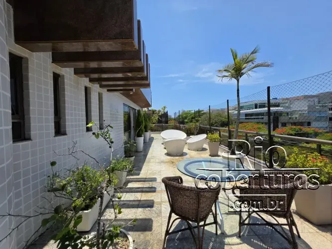 Cobertura à venda no Jardim Oceânico. Barra. Quadra da Praia.