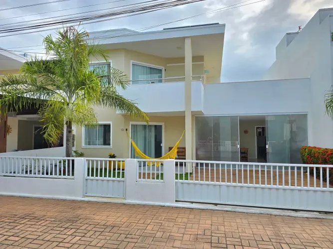 Linda casa no condomínio Foz do Joanes em Buraquinho