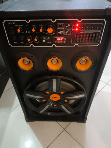 Caixa ativa e passiva TRC 389 350W RMS no estado 