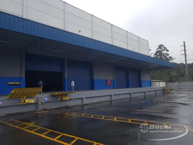 Galpão 1.500m² com Doca para Alugar em Joinville  Becki