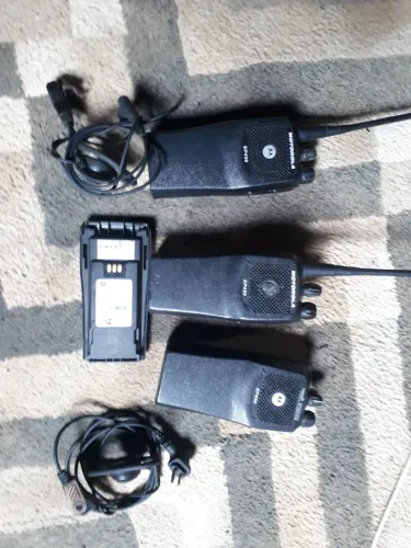 Três rádio Motorola ep450 mais fones funcionando 