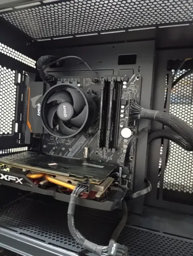 PC Gamer Ryzen 7 5700 | 16GB RAM | B550M Aorus | RX 570 4GB 