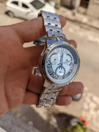 Relógio Swatch retrógrado perfeito