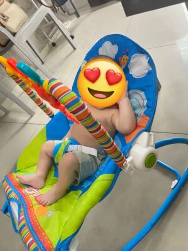 Cadeira de balanço e descanso musical