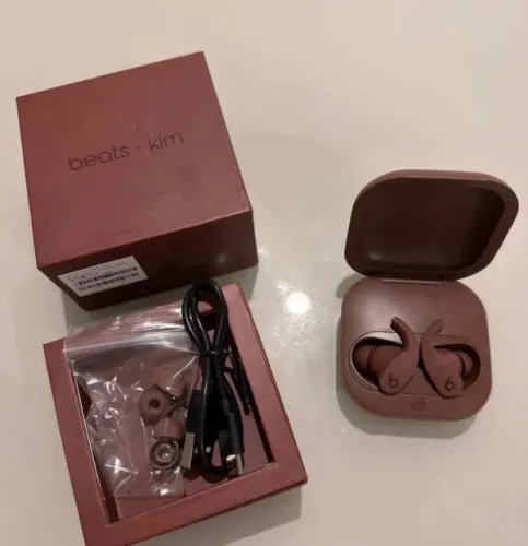 Beats Fit Pro kardashian