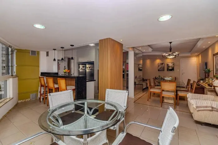 Apartamento próximo a praia à venda no Ed. Ferrara em Balneário Camboriú
