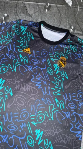 Camisa de pré-jogo do Real Madrid 2021-22