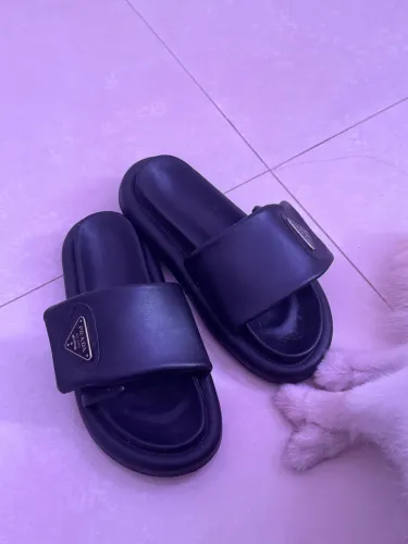 Chinelo prada 