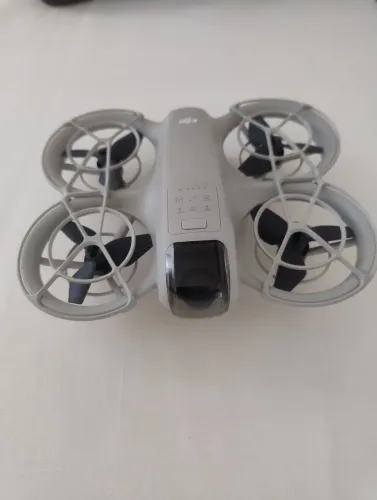 Drone DJI NEO com defeito