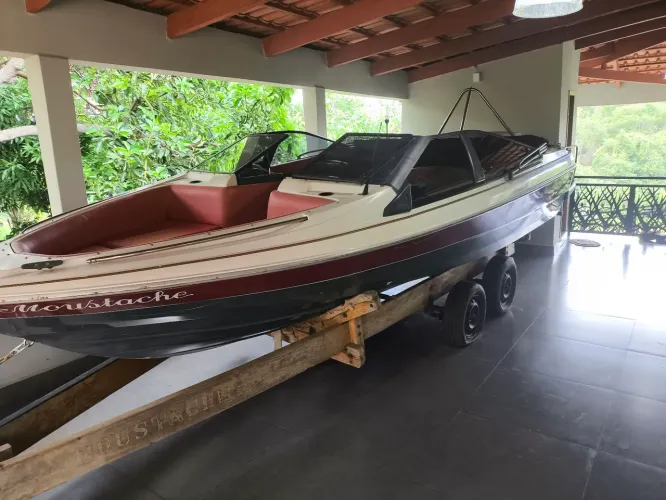 Lancha Ventura 1992 + Johnson 225 HP V6