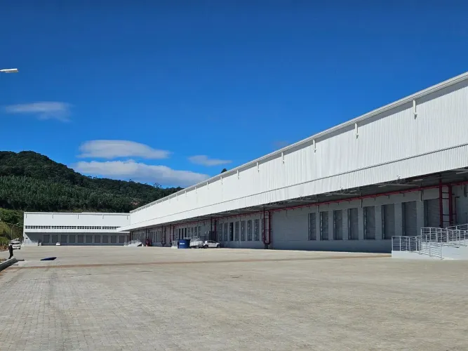Galpão Amplo e Moderno no Brilhante I - Itajaí - SC