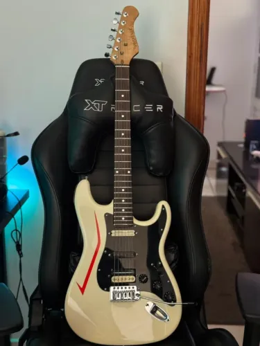 Guitarra Strato Phoenix Custom 