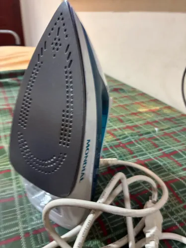 Ferro a vapor mundial 220v