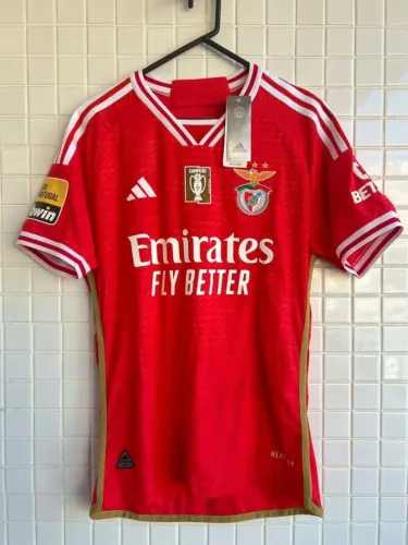 Camisa Benfica 2023/2024 Versão Jogador Otamendi Patch Campeão