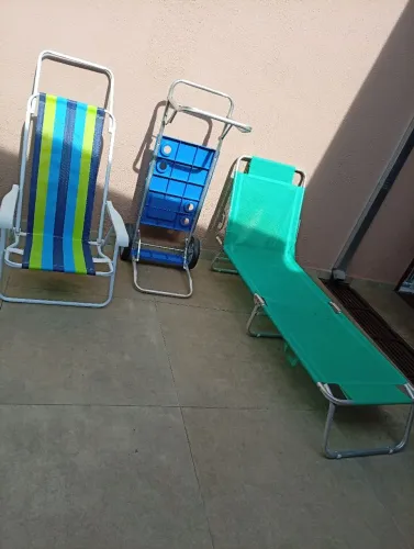 Cadeiras praia e carrinho, 150 reais