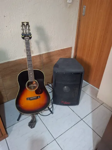 Cubo para voz e violão da Leacs 550
