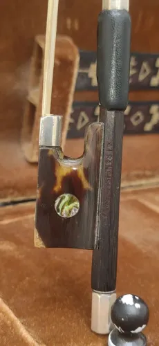 Arco de violino antigo de Pau Brasil autor Francisco Silva 