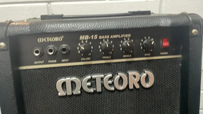 Amplificador de baixo Meteoro mb15