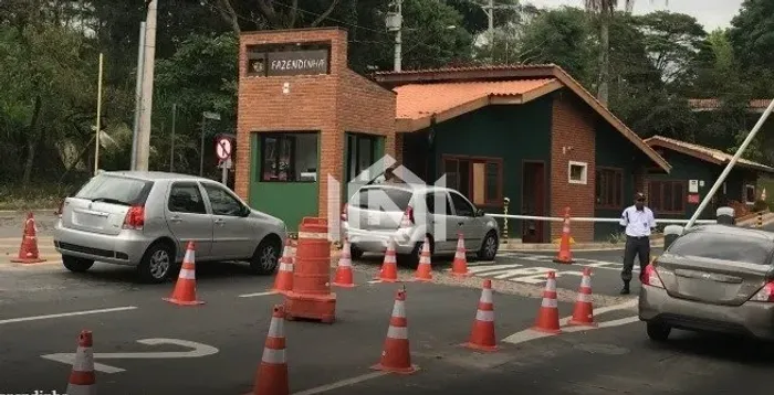 Terreno à venda na Fazendinha Granja Viana