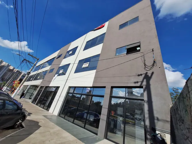 Prédio comercial na Avenida Arnaldo Rodrigues Bittencourt, 472 1500 m²