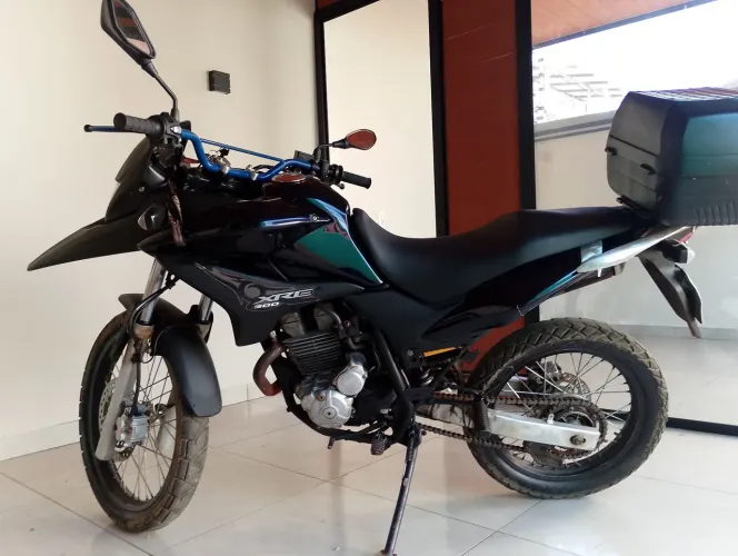 XRE 300 conservadíssima.