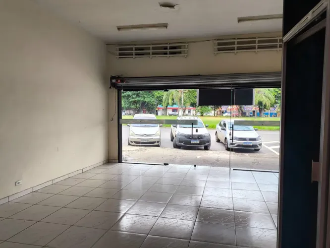 Aluga-se sala comercial