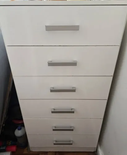 Rack e Cômoda brancos