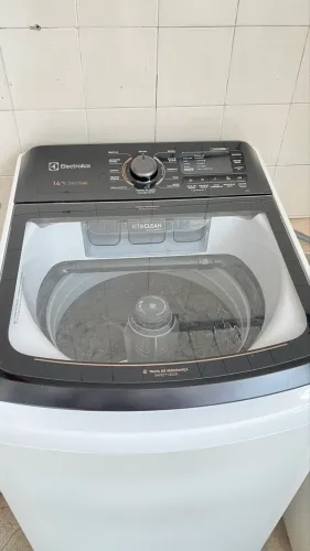 Máquina De Lavar Electrolux 14kg Perfect Care e Jatos Poderosos JetClean