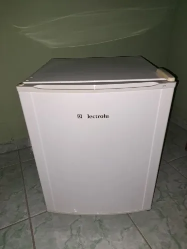 Frigobar Electrolux 80L