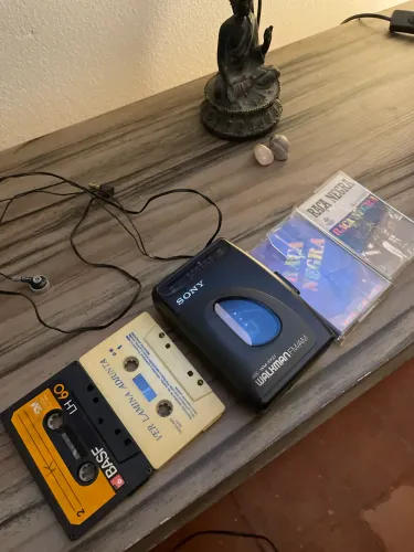 Walkman Sony original com fitas do raça negra 