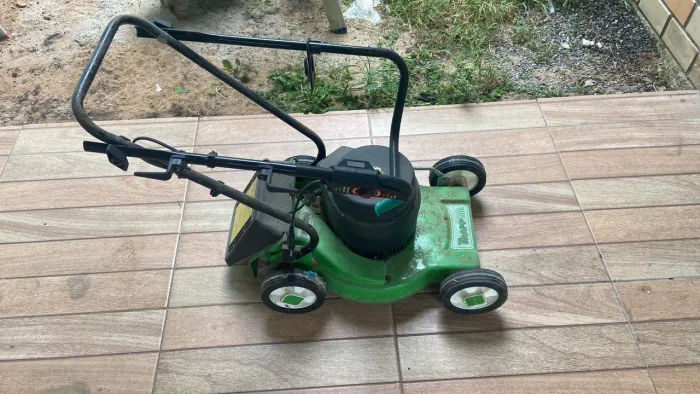 Máquina cortar grama trap 1800watts