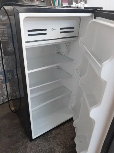 Frigobar semi novo