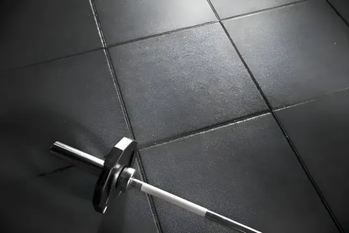 Piso em placas tipo borrachão - academia Fitness