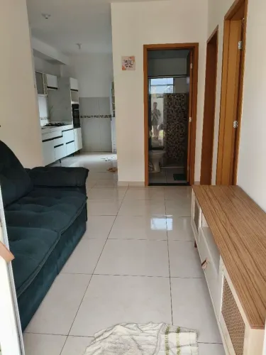 Aluga-se apartamento todo revestido no porcelanato, térreo, próx. a Augusto Montenegro.
