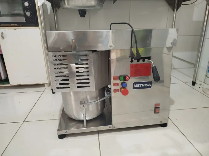 Batedeira planetária industrial