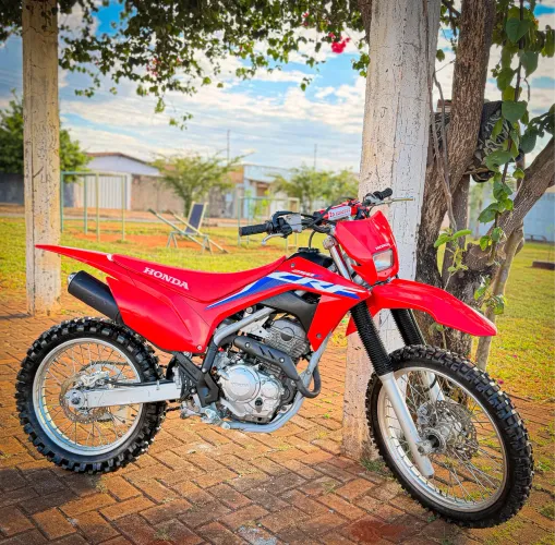 CRF 250F / 2024 / ZERADINHA / USADA POUCAS VEZES