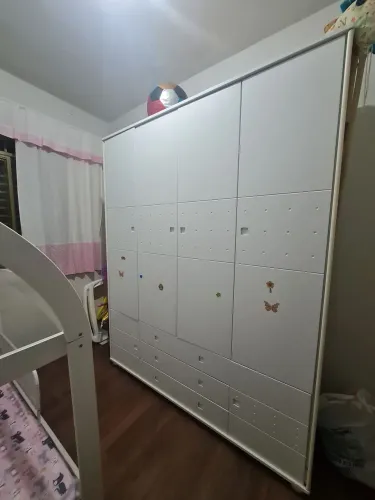 Quarto infantil branco - cama montessoriana com colchão + guarda roupa - ótimo estado