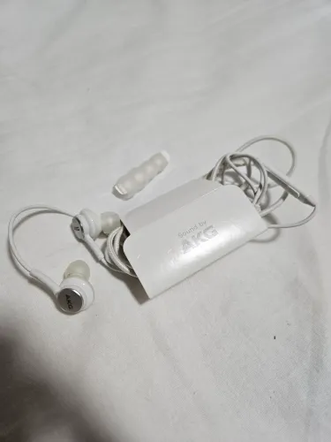 Fone AKG USB C original novo