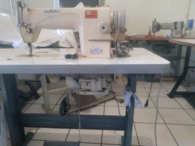 Máquina reta de costura industrial LUMAK