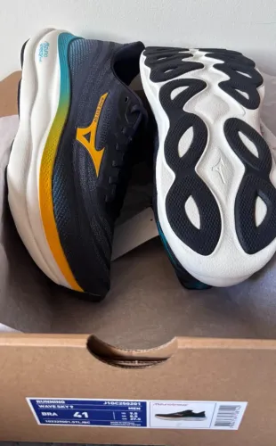 Tênis de Corrida Mizuno Wave SKY 9