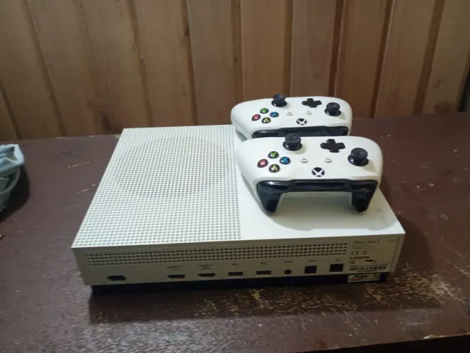 Xbox one s 1t dois controles