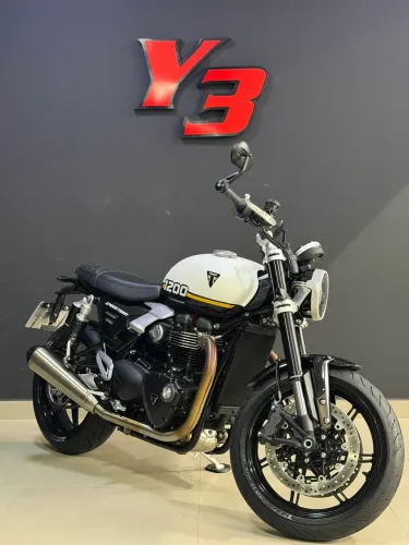 SPEED TWIN 1200CC BRANCA 2025/2025