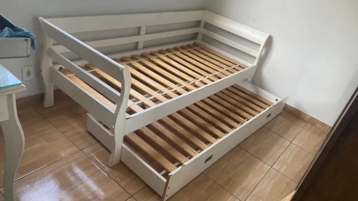Cama de solteiro com auxiliar