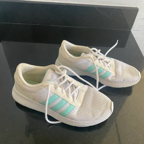 Tênis Adidas