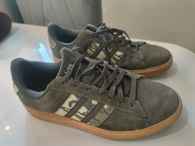 TENIS ADIDAS CASUAL